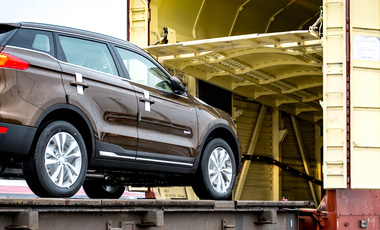 陕汽重卡汽车出口滚装运输